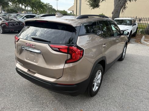 Used 2018 GMC Terrain SLE w/ Driver Convenience Package FWD image 7