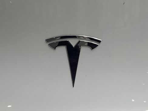 Used 2025 Tesla Model Y Long Range image 8