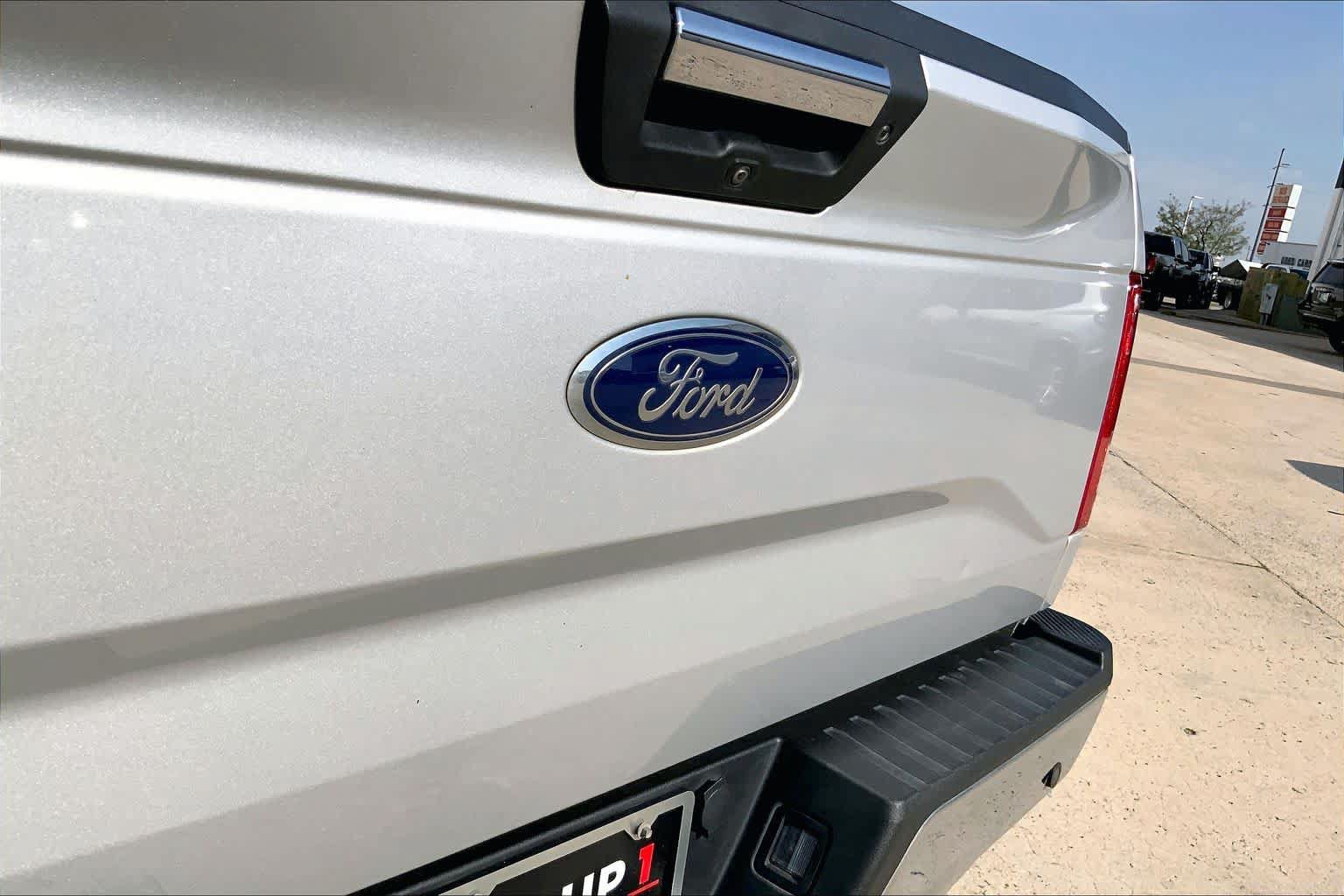 Used 2017 Ford F150 XLT w/ Equipment Group 302A Luxury AWD/4WD image 10