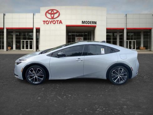 Used 2024 Toyota Prius XLE FWD image 7