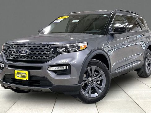 Certified 2023 Ford Explorer XLT w/ Equipment Group 202A AWD/4WD image 2