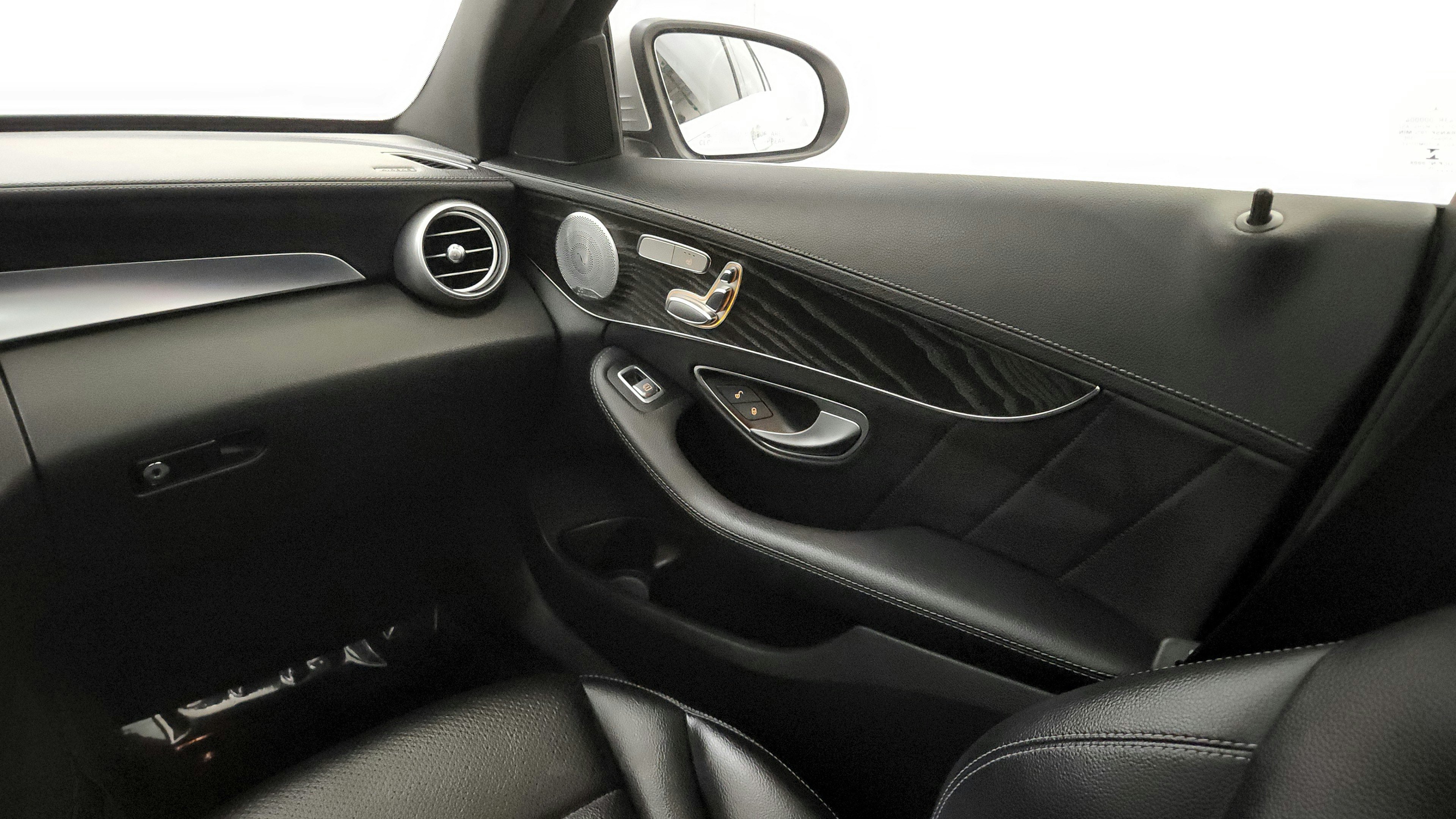 Used 2015 Mercedes-Benz C 300 Sedan image 25