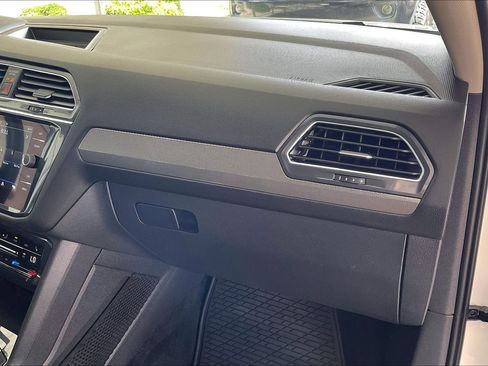Used 2022 Volkswagen Tiguan SE AWD/4WD image 21