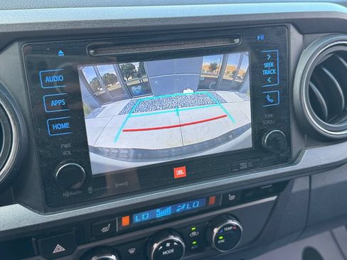 Used 2017 Toyota Tacoma TRD Sport AWD/4WD image 14