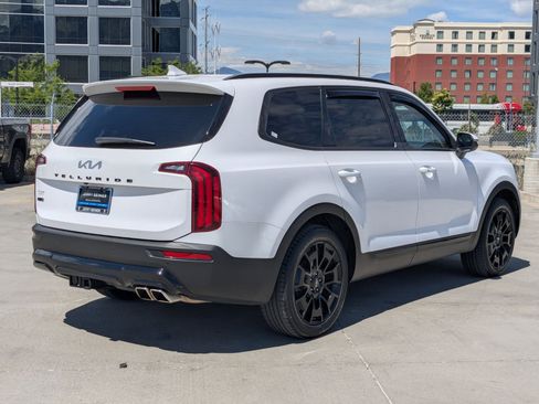 Certified 2022 Kia Telluride EX w/ EX Premium Package AWD/4WD image 5