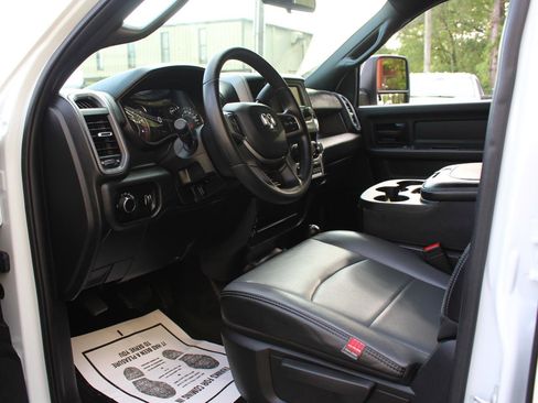 Used 2024 RAM 3500 Tradesman w/ Chrome Appearance Group image 23