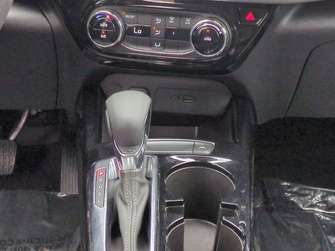 Certified 2025 Chevrolet Trax LT image 20