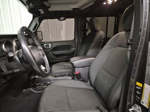 Used 2021 Jeep Gladiator Willys image 12