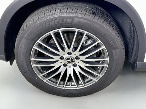 Used 2025 Mercedes-Benz GLC 300 4MATIC image 29