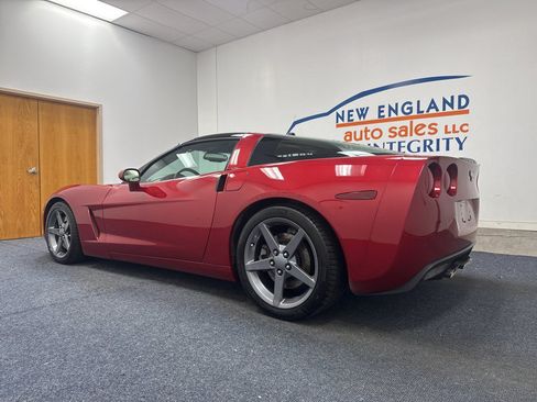 Used 2005 Chevrolet Corvette Coupe w/ Preferred Equipment Group RWD image 5