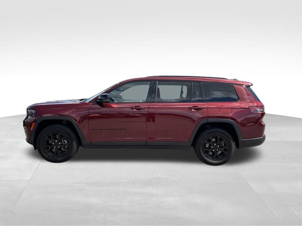 Used 2024 Jeep Grand Cherokee L Laredo AWD/4WD image 2