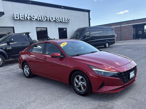Used 2021 Hyundai Elantra SE FWD image 4