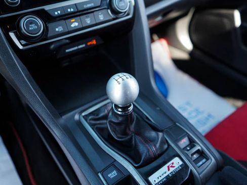 Used 2019 Honda Civic Type R image 15