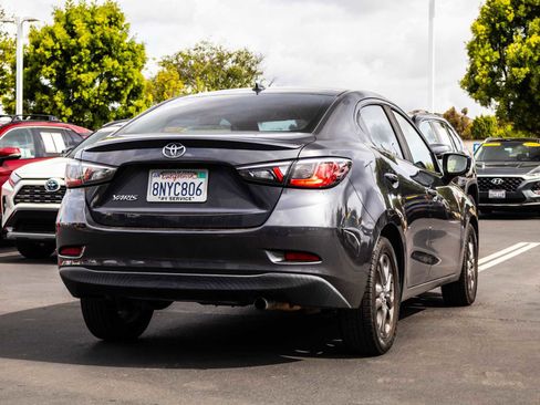 Used 2019 Toyota Yaris LE FWD image 6