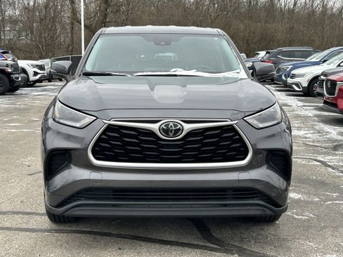 Used 2021 Toyota Highlander L image 2