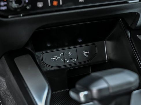 Used 2025 Kia Sorento LX image 23