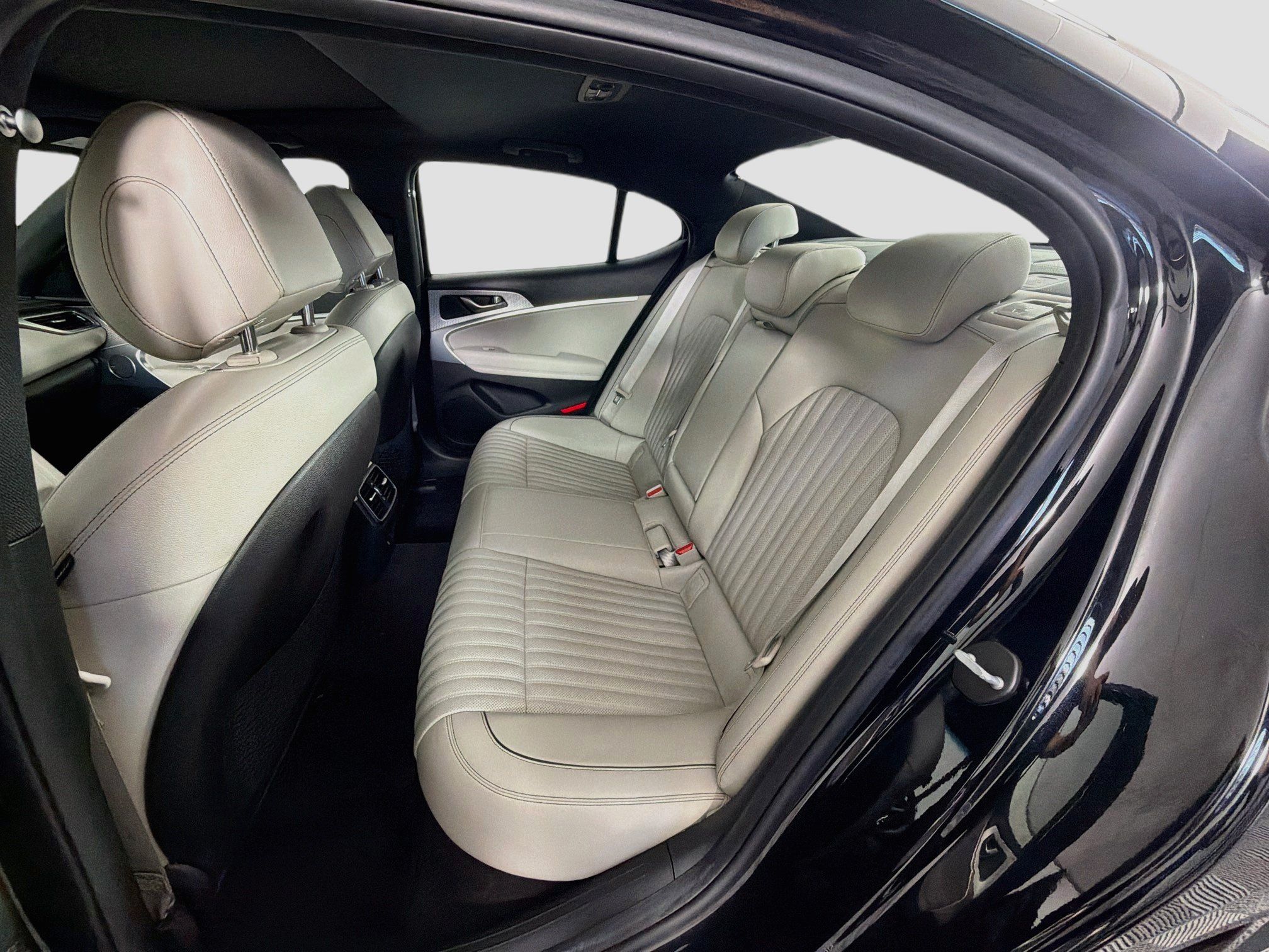 Used 2023 Genesis G70 2.0T w/ Sport Prestige Package RWD image 30