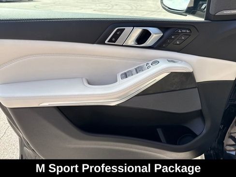 Used 2023 BMW X7 xDrive40i w/ Executive Package image 14