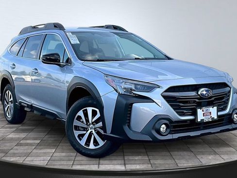 Certified 2025 Subaru Outback Premium w/ Popular Package #1A AWD/4WD image 3