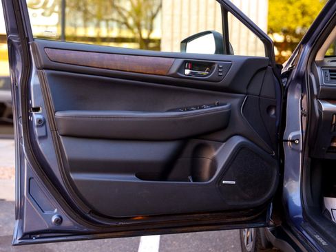 Used 2017 Subaru Outback 3.6R Limited image 33