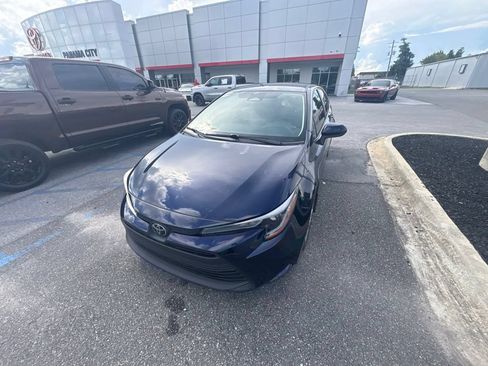 Used 2025 Toyota Corolla LE w/ Convenience Package FWD image 10