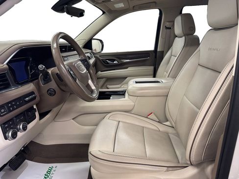 Used 2021 GMC Yukon Denali w/ Denali Premium Package AWD/4WD image 10