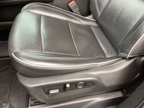 Used 2021 Chevrolet Tahoe Premier w/ Premium Package image 13