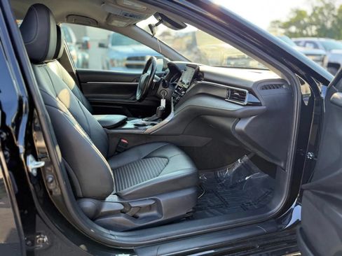 Used 2022 Toyota Camry SE FWD image 11
