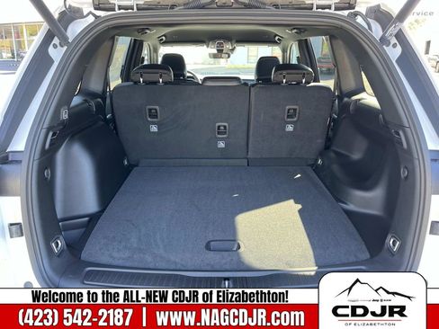 New 2025 Jeep Grand Cherokee Limited w/ Black Appearance Package image 18