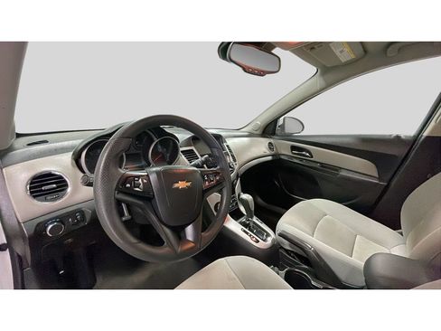 Used 2015 Chevrolet Cruze LT FWD image 11