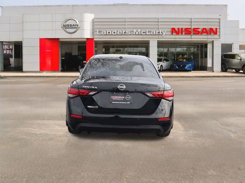 Used 2025 Nissan Sentra SV w/ Trunk Package image 4