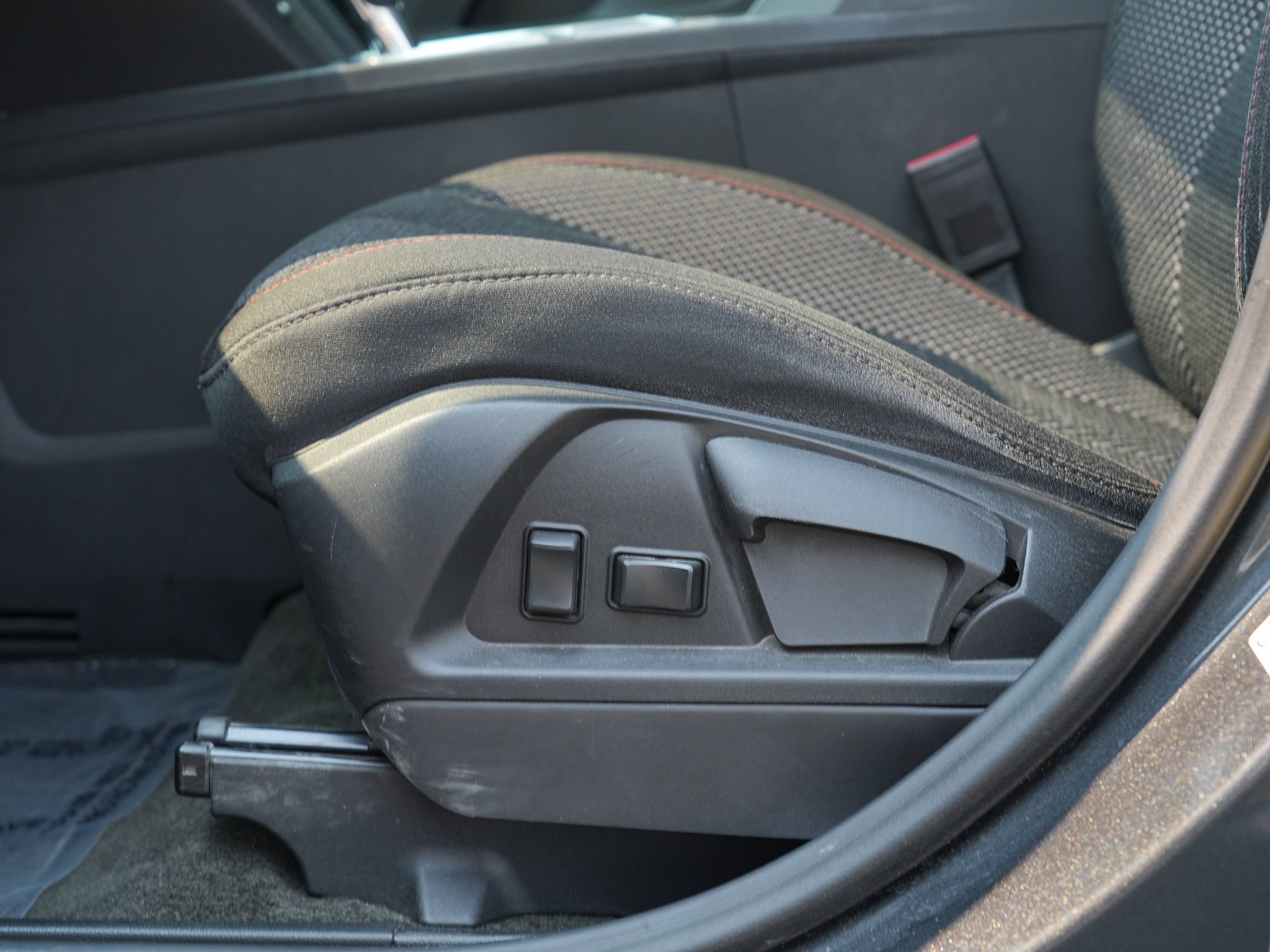 Used 2017 Chevrolet Equinox LS AWD/4WD image 16