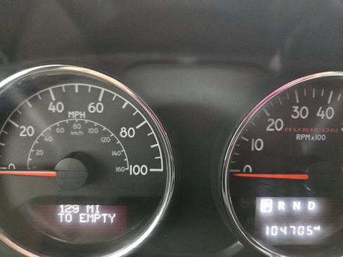 Used 2015 Jeep Wrangler Unlimited Rubicon image 14