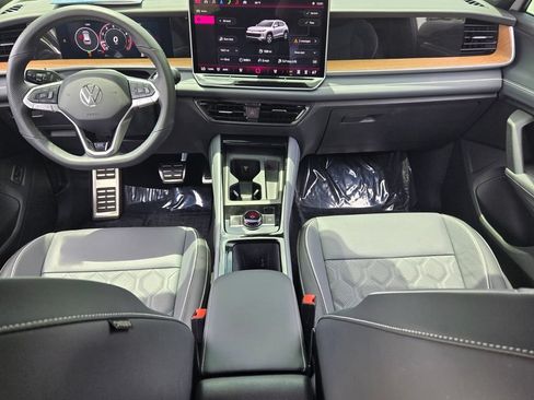 Certified 2025 Volkswagen Tiguan SEL R-Line AWD/4WD image 13