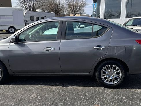 Used 2019 Nissan Versa SV image 8