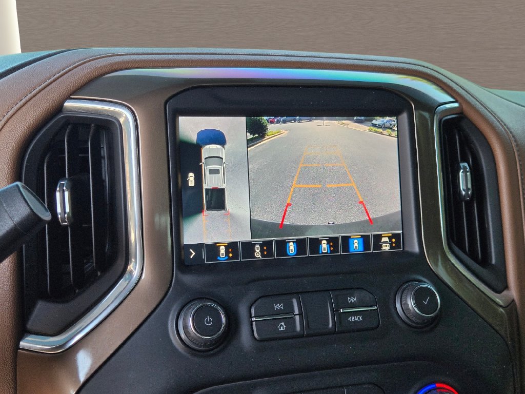 Used 2021 Chevrolet Silverado 1500 High Country w/ Technology Package AWD/4WD image 27
