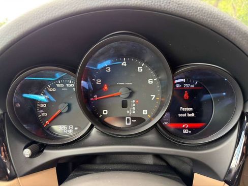 Certified 2021 Porsche Macan AWD/4WD image 17