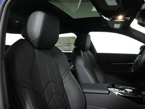 Used 2026 BMW 530i xDrive w/ Premium Package image 36