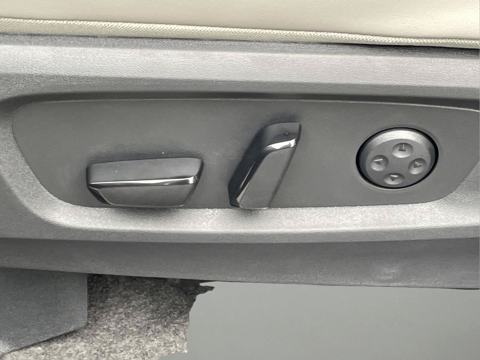 Used 2021 Lexus IS 300 w/ Comfort Package RWD image 36