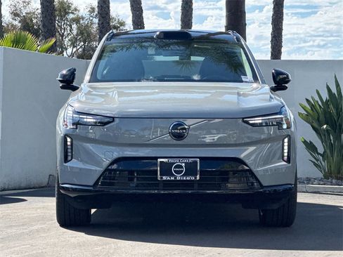 New 2025 Volvo EX90 Plus image 8