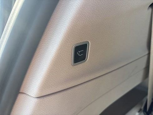 Used 2023 Chrysler Voyager LX FWD image 33
