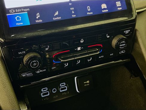 Used 2022 Jeep Grand Cherokee L Limited image 24