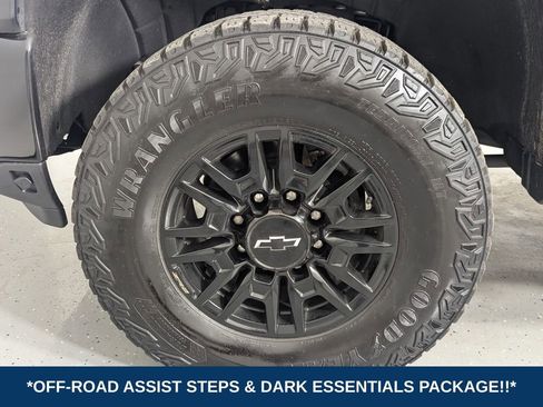 Used 2024 Chevrolet Silverado 2500 ZR2 w/ Technology Package image 9