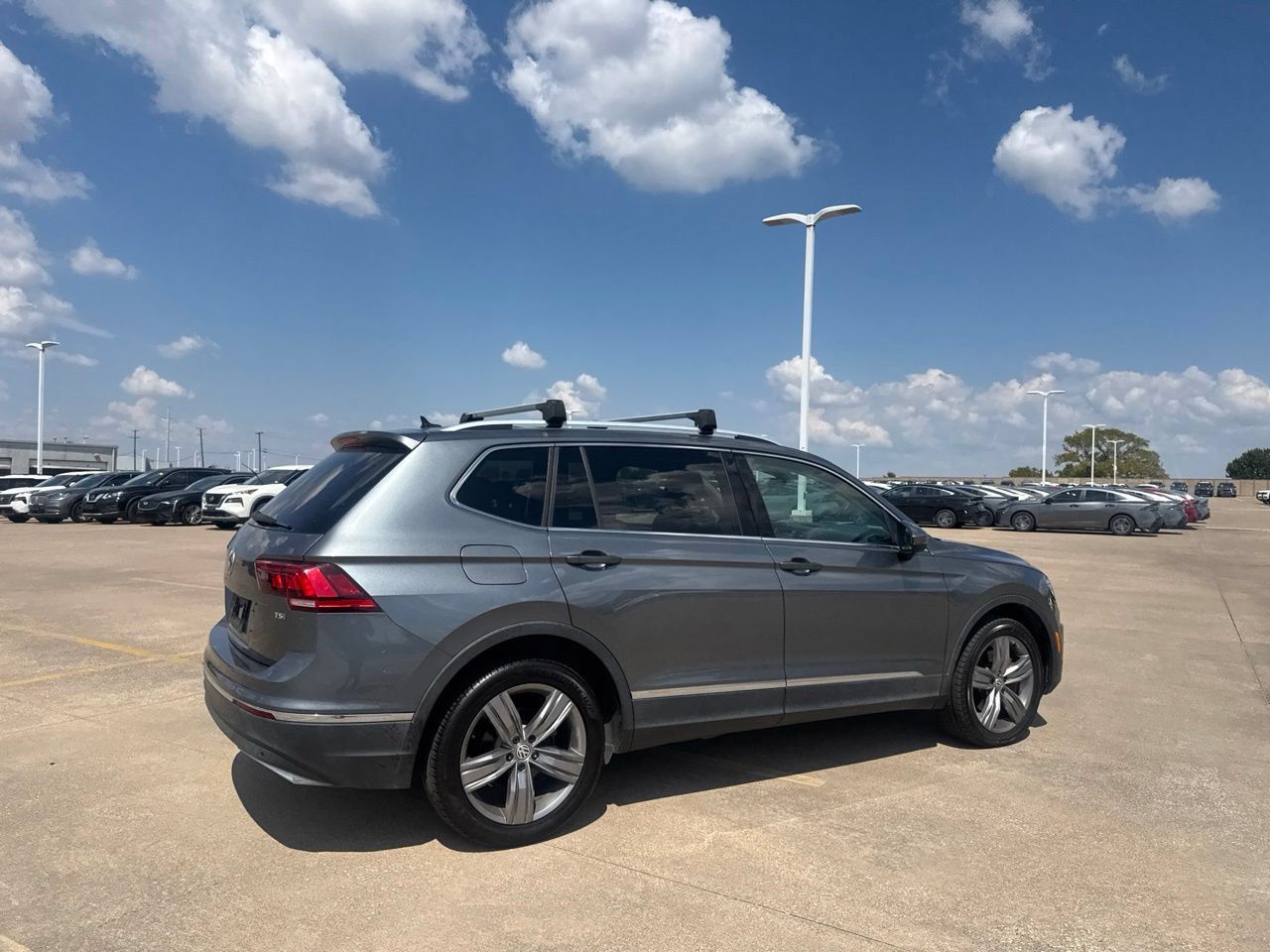 Used 2018 Volkswagen Tiguan SEL Premium FWD image 23