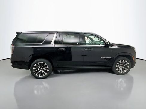 Used 2025 Chevrolet Suburban High Country AWD/4WD image 11