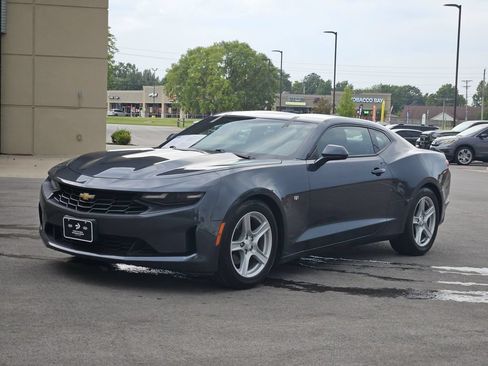 Used 2022 Chevrolet Camaro LT w/ Technology Package RWD image 2