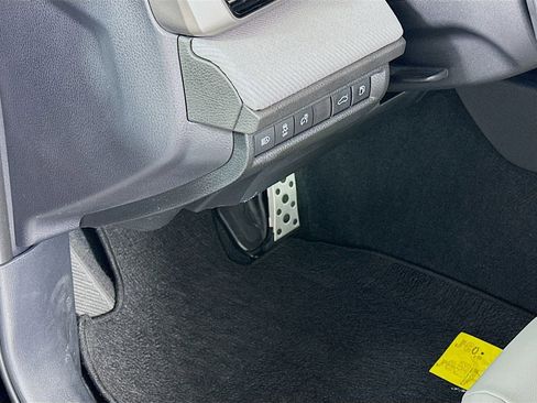 Used 2025 Toyota Camry SE image 10