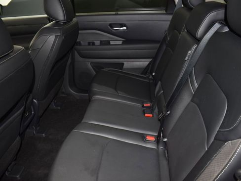 Used 2024 Nissan Pathfinder SL image 16