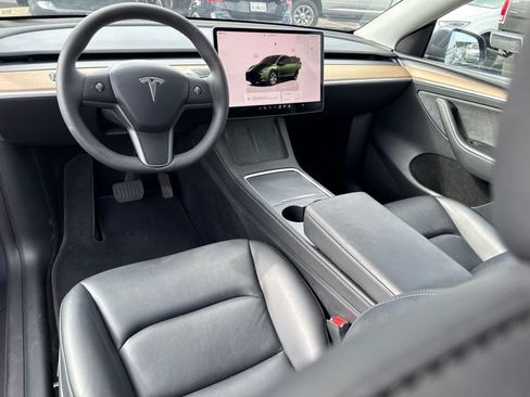Used 2023 Tesla Model Y 2WD image 26