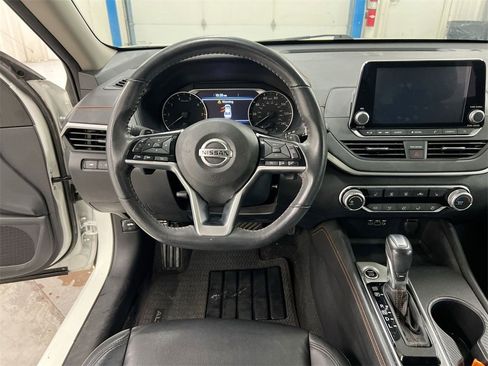 Used 2021 Nissan Altima 2.5 SR w/ SR Premium Package image 20